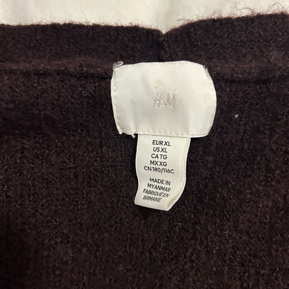 H&M Plum V-Neck Heart Button Cardigan - Picture 2 of 3